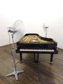 Piano:instalao, 2010, Roman Signer   (divulgao)